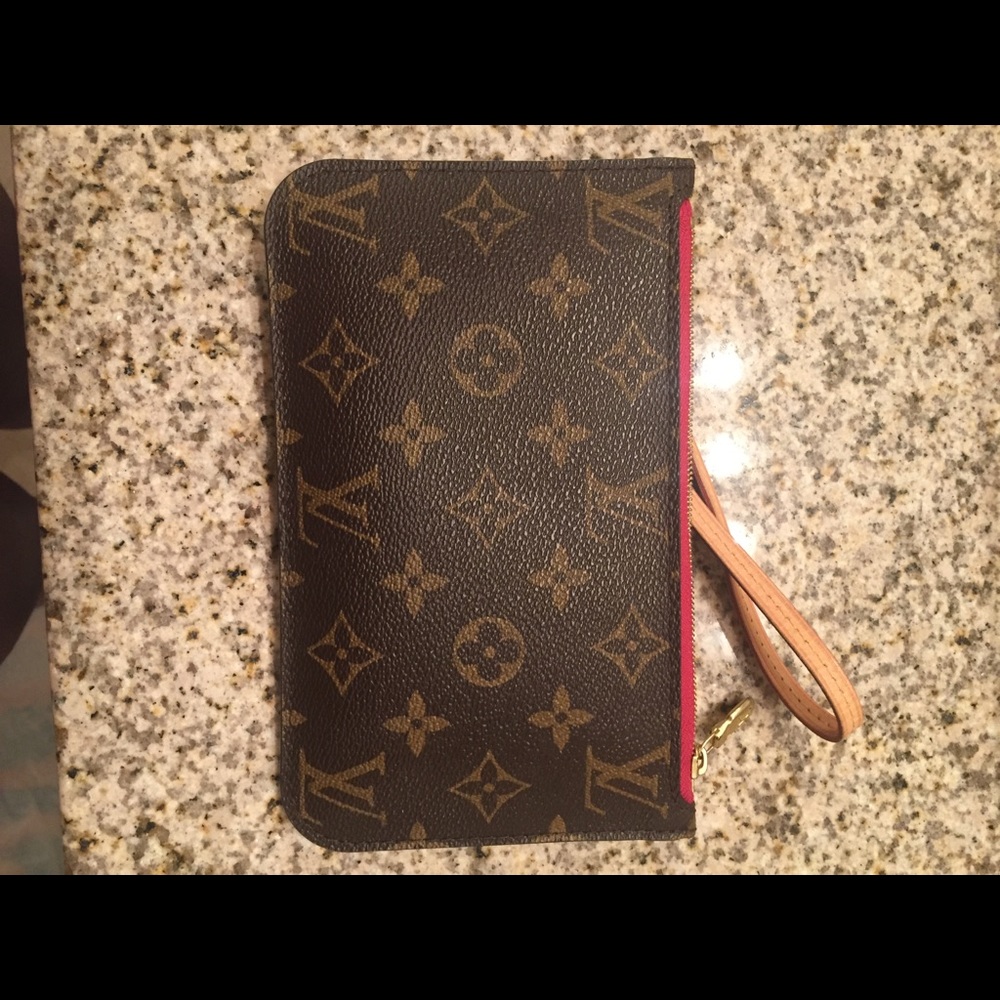 ❌SOLD❌Authentic Louis Vuitton Never Full Wristlet